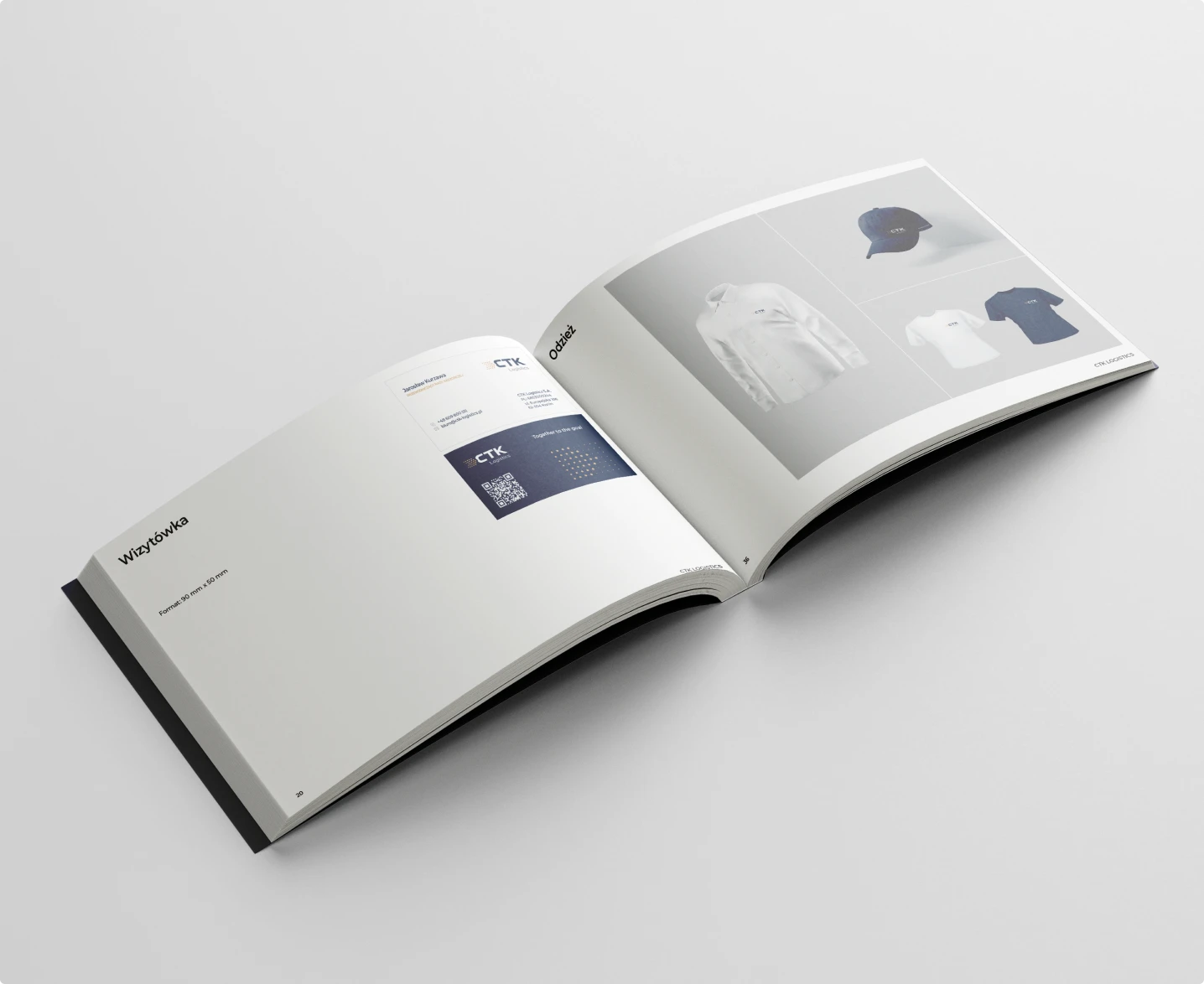 CTK Logistics prezentuje elegancki brandbook z ciemnoniebieską okładką i złotymi akcentami, podkreślającymi nowoczesny i profesjonalny charakter marki.