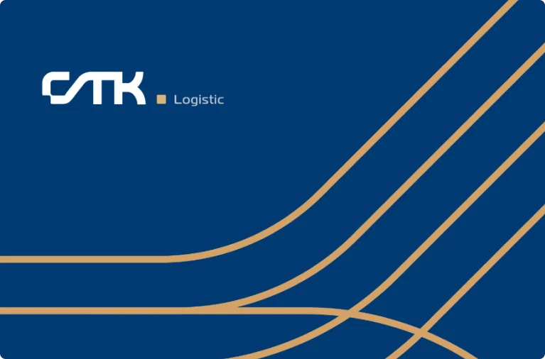 Nowa identyfikacja CTK Logistics wyróżnia się eleganckim granatem i złotymi liniami symbolizującymi dynamiczny przepływ transportu i nowoczesną logistykę.