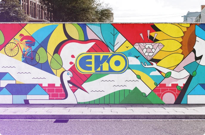 Mural reklamowy – W centrum znajduje się wielobarwny mural z logo „EKO”, zawierający elementy natury, rowerzystę i abstrakcyjne kształty, co sugeruje ekologiczną tematykę.
