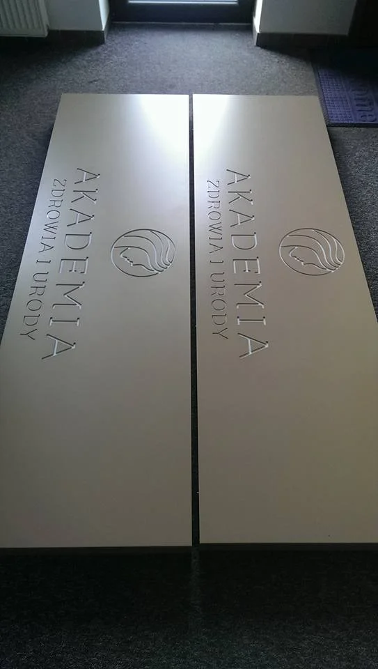 <h5>Akademia Zdrowia i Urody</h5> <p> - Reklama zewnętrzna i wewnętrzna</p>