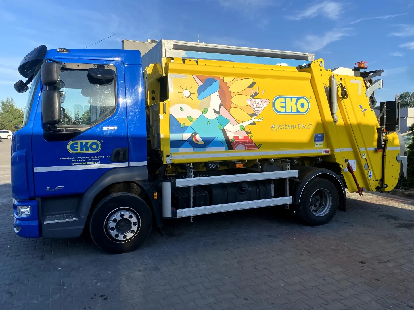 POM EKO Sp. z o.o. - projekt i oklejenie samochodów