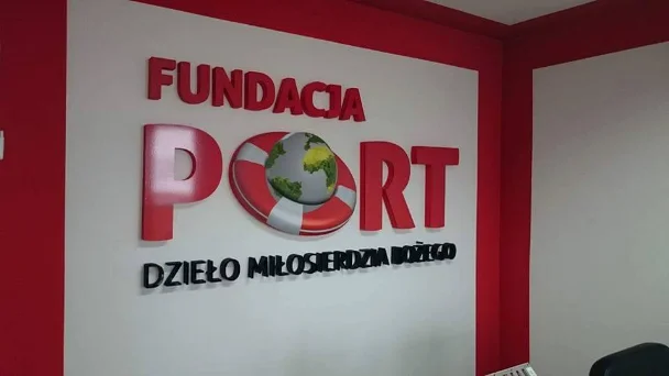 Fundacja Port - Reklama zewnętrzna i wewnętrzna