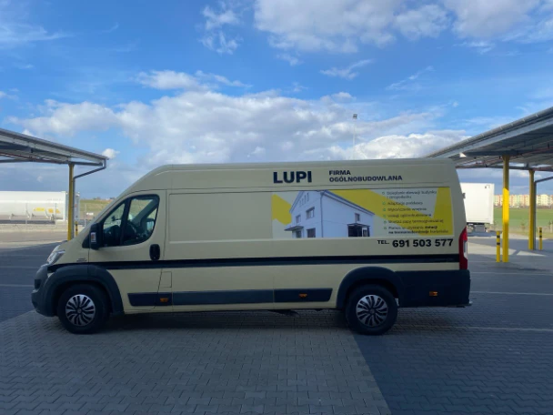 <h5>LUPI</h5><p> - projekt i oklejenie samochodów</p>