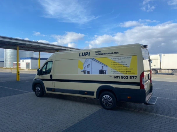 <h5>LUPI</h5><p> - projekt i oklejenie samochodów</p>