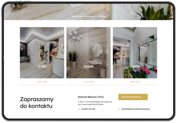 Strona internetowa przedstawia wnętrze kliniki Natural Beauty. Na tabletach i telefonie widoczna jest sekcja "O klinice", przedstawiająca zdjęcia przestrzeni i informacje kontaktowe.