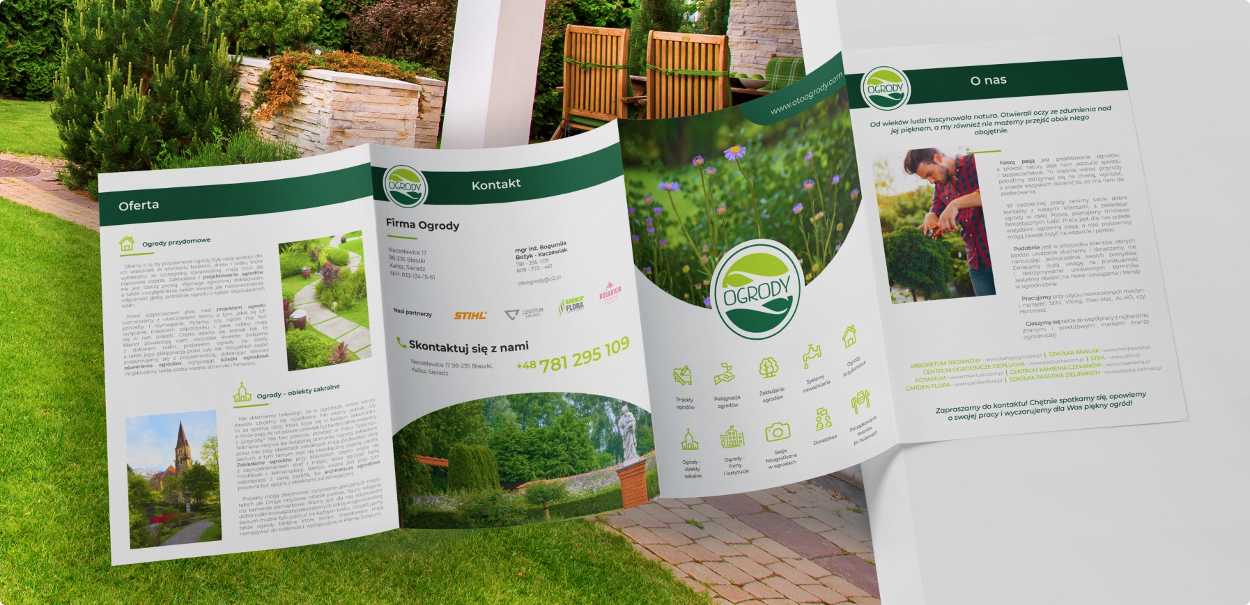 Zdjęcie folderu reklamowego firmy Ogrody, prezentującego ofertę usług ogrodniczych. Utrzymany w zielono-białej kolorystyce z elementami natury i kontaktami.